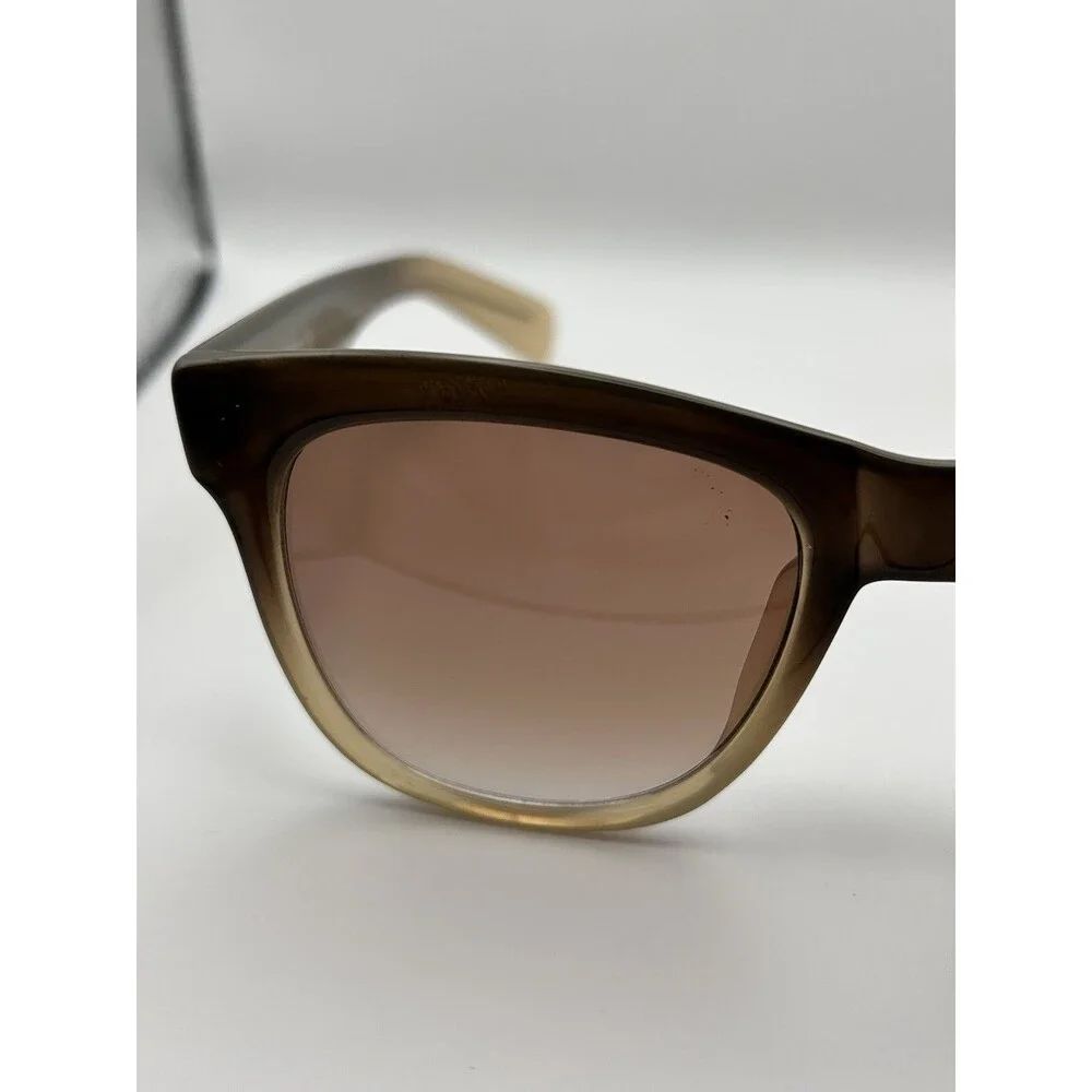 Vince Camuto no case